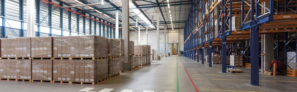 difference between warehousing and storage