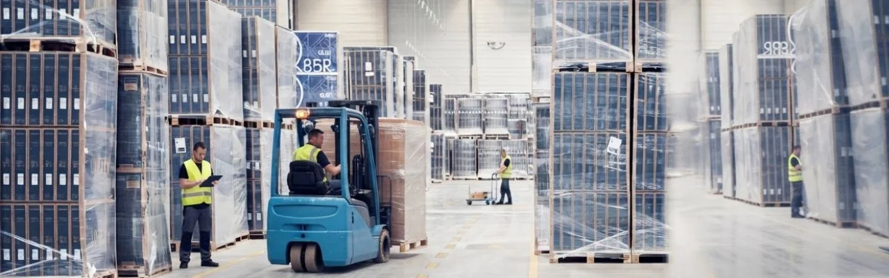 difference between distribution and logistics