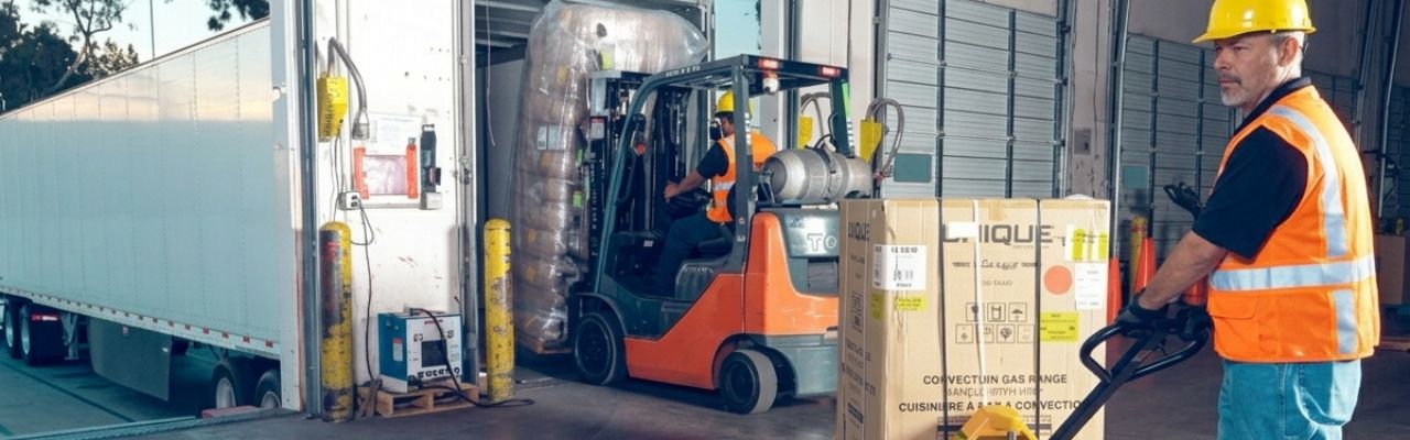 cross-docking vs traditional warehousing